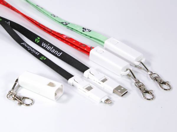 Lanyards in verschiedenen Farben mit USB-Sticks und Clip-Verschlüssen für vielseitige Verwendungsmöglichkeiten.