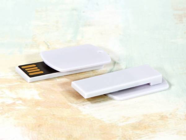 USB-Stick in ovaler Form mit weißem Gehäuse und Platz für individuelles Branding oder Logo. Ideal für Werbezwecke.