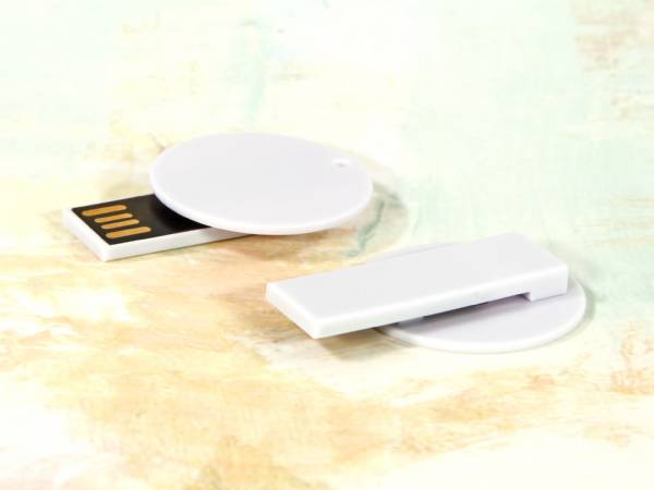 USB-Stick in runder Form mit individuellem Design und Platz für ein Firmenlogo. Ideal für Werbezwecke.