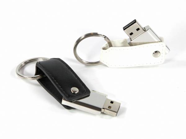 Eleganter USB-Stick im Lederetui mit Schlüsselring, in schwarz und weiß, ideal für individuelles Branding.