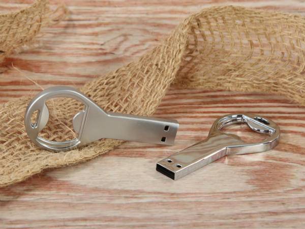USB-Stick in Schlüsselanhänger-Form aus Edelstahl mit individuellem Logo-Bereich für effektive Werbeaktionen.