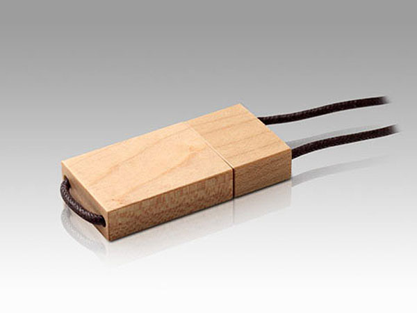 USB Holz mit Textilkordel