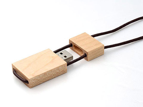 USB Holz mit Textilkordel