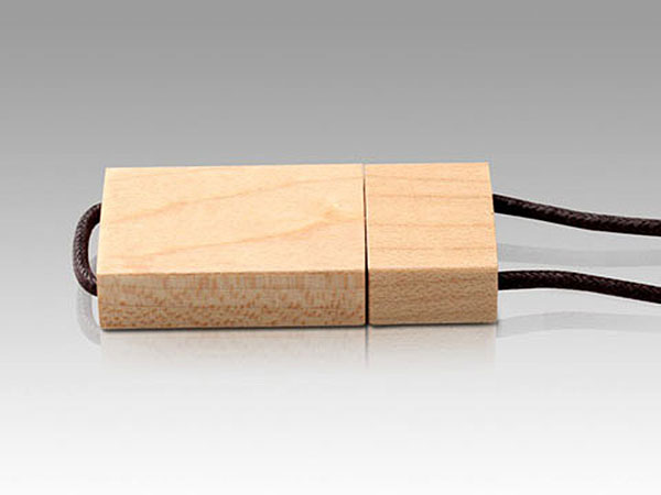 USB Holz mit Textilkordel