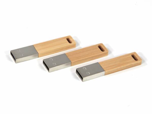 USB-Stick im modernen Holz-Metall-Design mit Platz für individuelles Logo und praktischem Aufhänger.