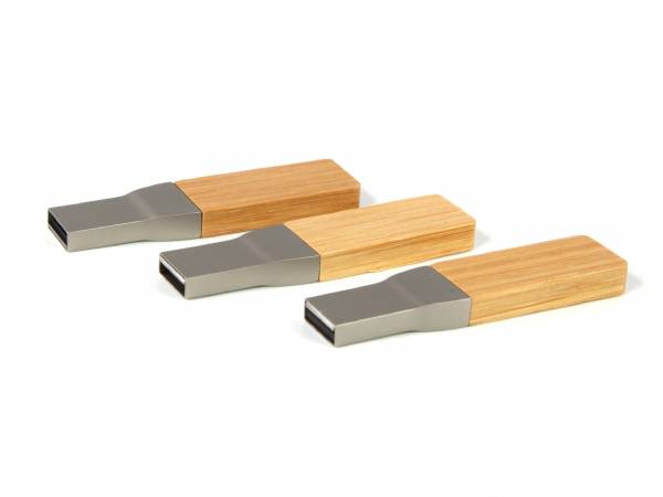 USB-Sticks mit Holz- und Metallgehäuse, ideal für individuelles Branding und als Werbegeschenk.