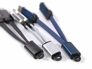 4-in-1 Kabelpeitsche in den Farben Schwarz, Grau und Blau
