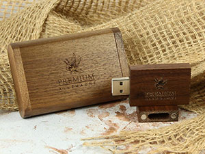 USB Holz Geschenkverpackung dunkel gravur logo