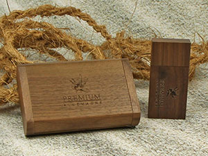 USB Stick Holz Geschenkbox dunkelbraun gravur logo