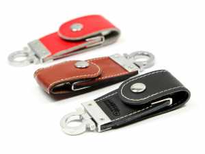 USB-Sticks in edler Lederoptik mit praktischem Clipverschluss, erhältlich in Rot, Braun und Schwarz. Individuell gestaltbar.