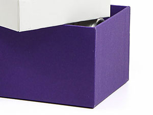 individuelle geschenkverpackung stuelpdeckel lila pantone sonderfarbe