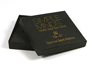 individuelle geschenkverpackung stuelpdeckel simple minds logo goldpraegung