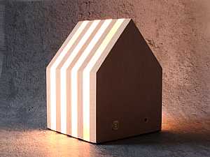 Dimmbare Leuchte Holzhaus gravierbar als Werbegeschenk