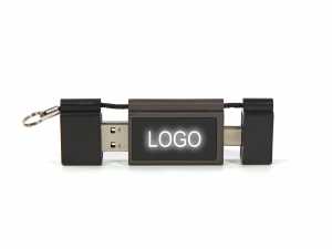 USB-Stick mit individuellem Logo-Bereich und schwarzem Gehäuse, ideal für Werbezwecke und zur Markenpräsentation.