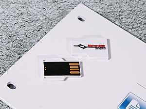 usb stick postkarte plastic card logo werbung lochung