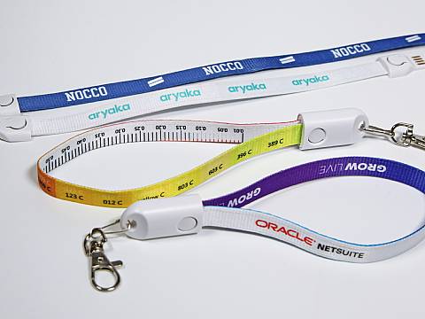 Lanyard Ladekabel in Sonderlänge nach Wunsch, beidseitig bedruckbar.