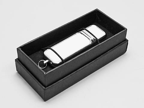 Verpackung mit Stuelpdeckel, geeignet für USB-Sticks
