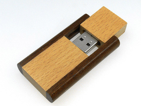 USB Stick aufklappbar aus Holz mit Logo