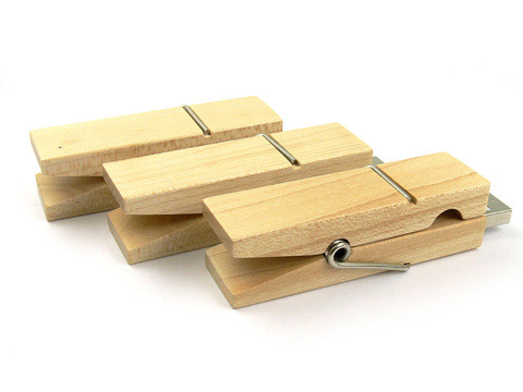 USB Stick Wäscheklammer aus Holz mit Logo