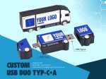 USB-Duo-Stick im Lkw-Design mit Platz für individuelles Logo und Anschlüssen für Typ A und C.