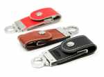 USB-Sticks in edler Lederoptik mit praktischem Clipverschluss, erhältlich in Rot, Braun und Schwarz. Individuell gestaltbar.