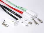 Lanyards in verschiedenen Farben mit USB-Sticks und Clip-Verschlüssen für vielseitige Verwendungsmöglichkeiten.