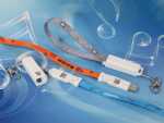 USB-Sticks mit bunten Lanyards in Orange, Blau und Grau, ideal für individuelle Branding-Möglichkeiten.