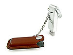 USB-Stick mit Lederhülle und praktischem Schlüsselanhänger, ideal für individuelles Branding und Promotion.