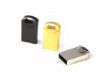 Drei Werbe-USB-Sticks in edlem Design, in Schwarz, Gold und Silber, mit Platz für individuelle Logo-Gestaltung.