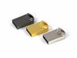 Drei stylische USB-Sticks in Schwarz, Gold und Silber mit Platz für individuelle Logo-Gestaltung. Ideal für Werbezwecke.