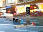 USB-Sticks in Silber mit bunten Enden und Fläche für individuelles Logo, ideal für Werbezwecke und Marketingaktionen.