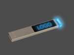 USB-Stick mit futuristischem Design und beleuchtetem Bereich für individuelle Logoplatzierungen.