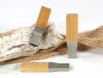 USB-Stick mit hochwertigem Holz- und Metalldesign, ideal für individuelle Logos und als Werbegeschenk.