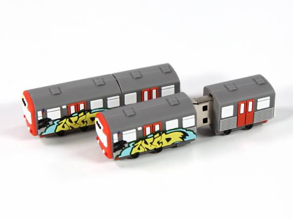Der graue USB-Stick ist formschön im Design eines Zuges gestaltet.