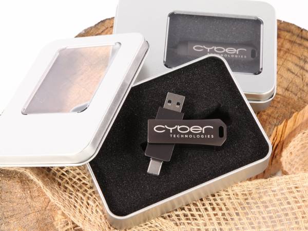 Das schwarze MetalDrive Pro Duo L zeigt eine robuste Metallhülle.