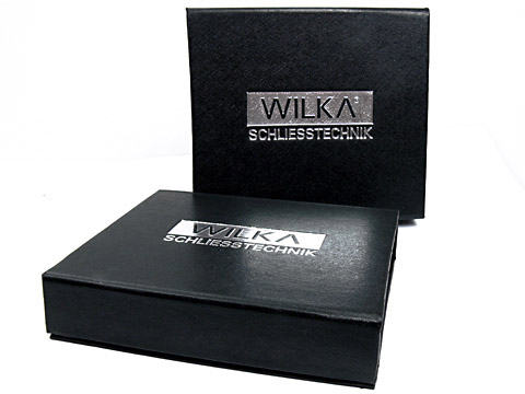 K01-Magnet-Klappbox schwarz silber-geprägt, K01 Magnetklappbox