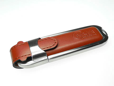 Leder-USB-Stick braun gepraegt Logo, Leder.02