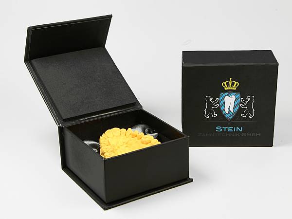geschenkverpackung schwarz zahn gebiss logo farbig.JPG