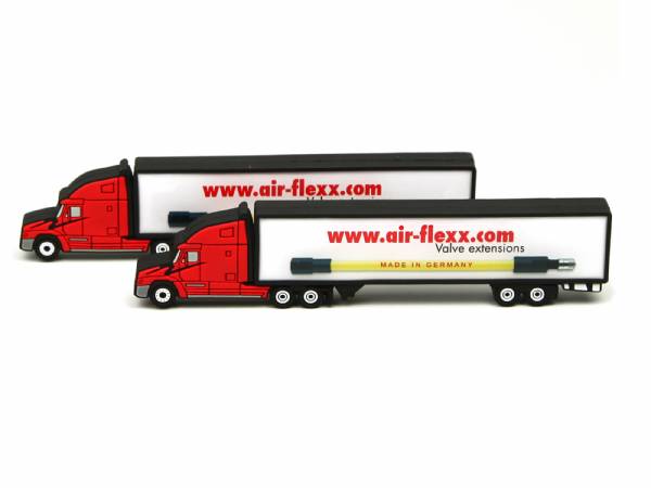 USB-Stick im Lkw-Design mit bedruckbarem Logo-Bereich und einem leuchtend roten Gehäuse für individuelle Werbezwecke.