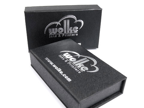 K02 Mini-Magnetklappbox schwarz silberpraegung, K02 Mini Magnetbox