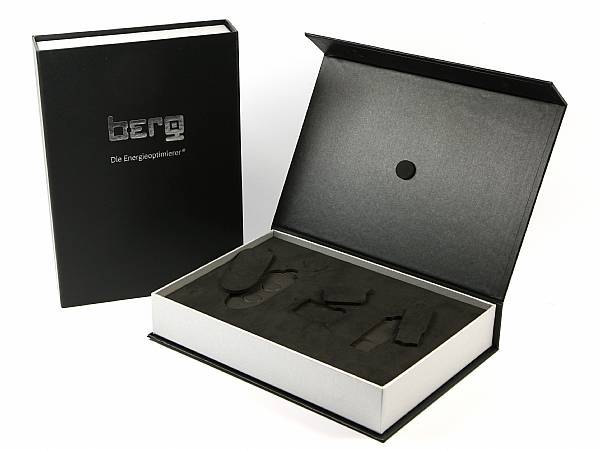 klappbox schwarz weiss logo berg edel verpackung