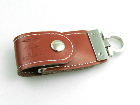 Leder-USB-Stick in braun Logo-Praegung, Leder.03