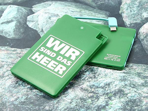 powerbank akku gruen logo weiss