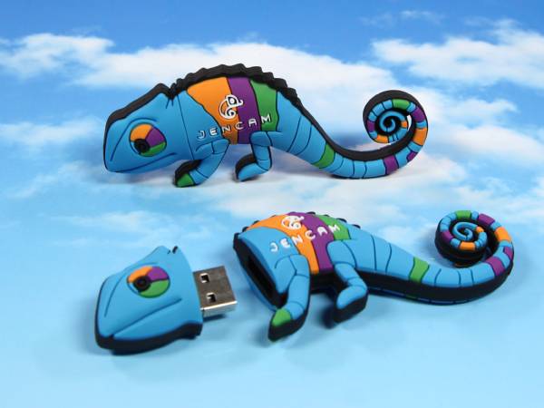 USB-Stick in Form eines Chamäleons mit buntem Design und Platz zur individuellen Logo-Gestaltung.