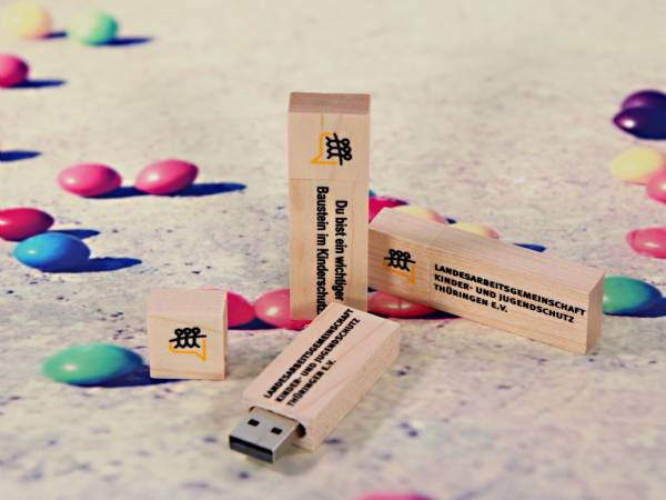 usb echtholz ahorn stick mit farbigem druck