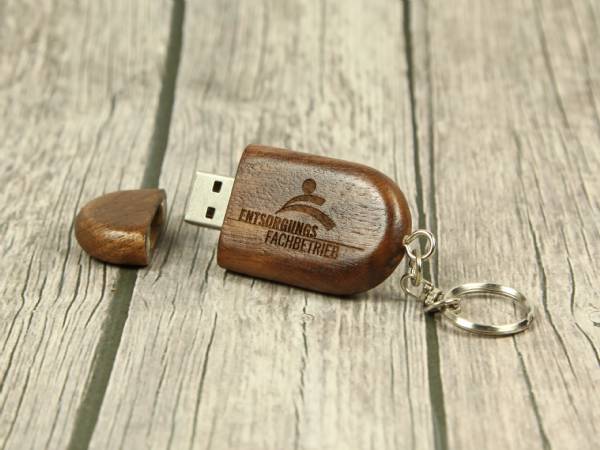 USB-Stick aus Holz mit individuellem Logo-Bereich und schützendem Kunststoffdeckel, ideal für Promotion.