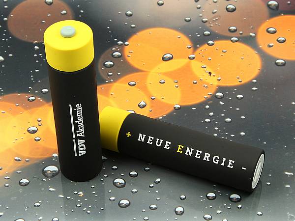 usb stick batterie creativ gelb schwarz logo