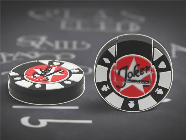 USB-Stick im Chips-Design mit individuellem Logo-Bereich für kreatives Marketing in der Casinobranche.