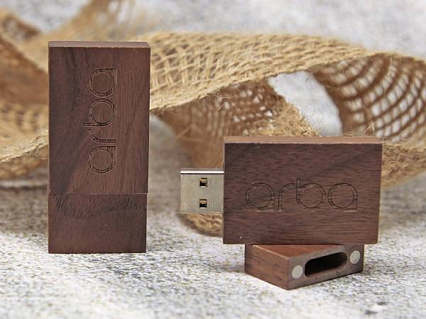 usb stick holz dunkel braun gravur logo