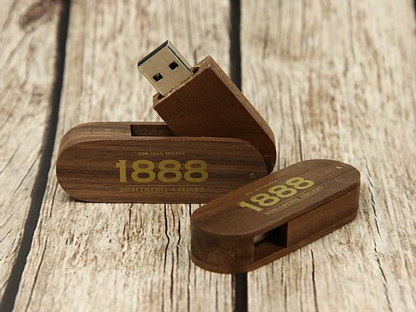 usb stick holz dunkel natur logo drehbar